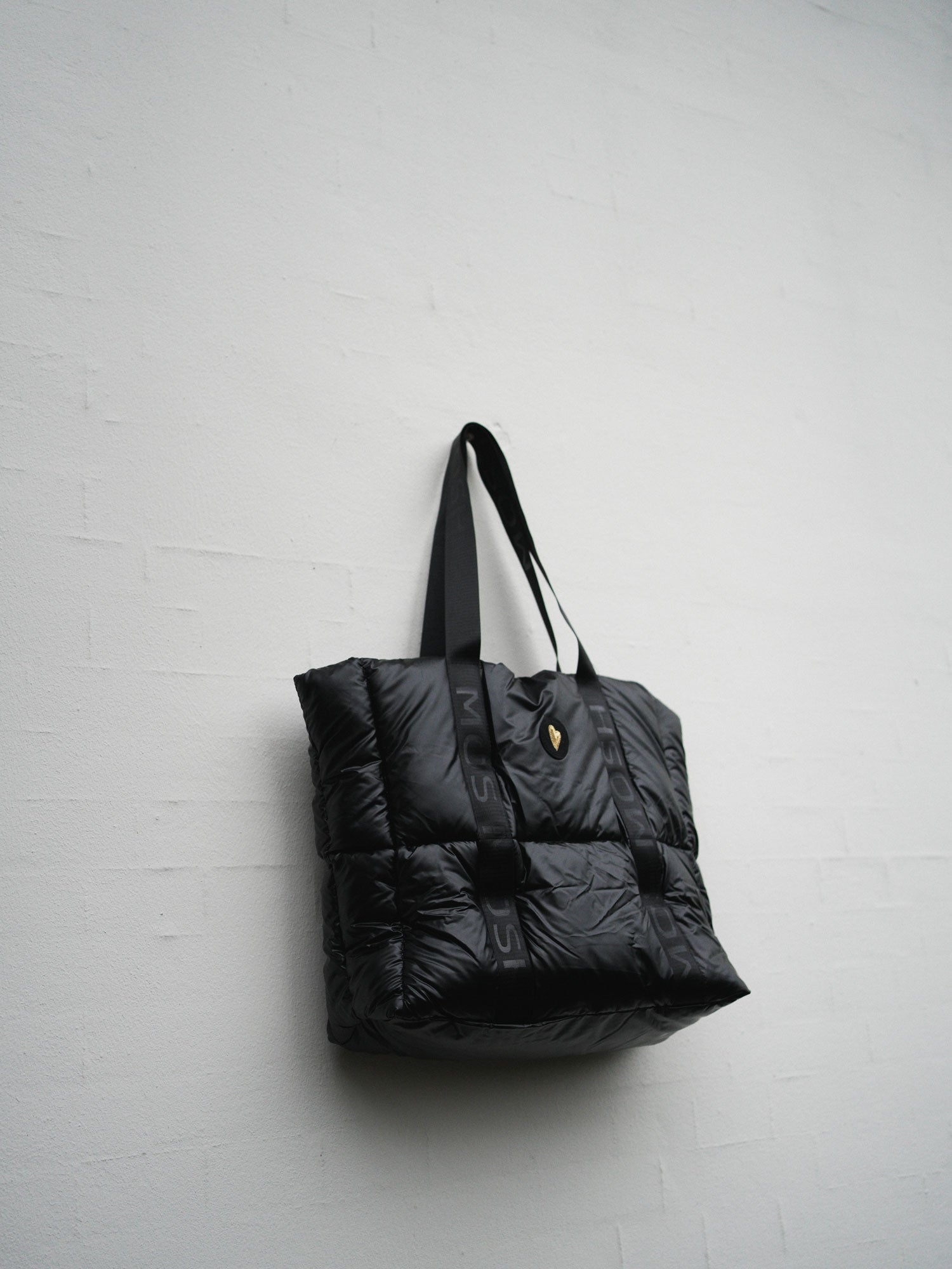 Modelshot / Black White / Detail